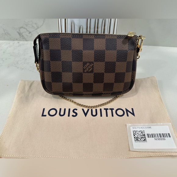 Louis Vuitton Mini Pochette Accessories in Damier Ebene - Picture 3 of 17